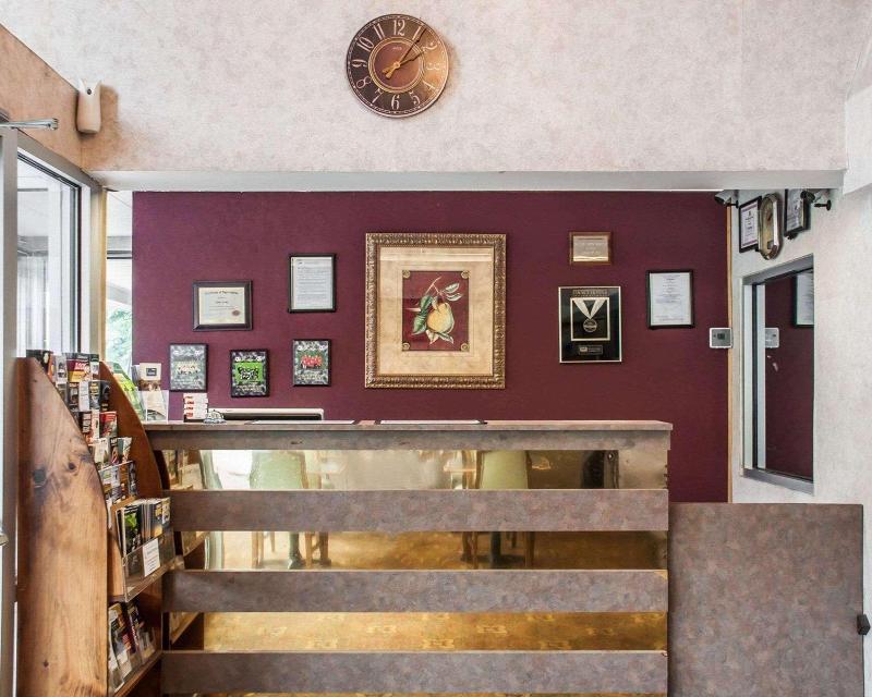 Econo Lodge Elmira-Corning image