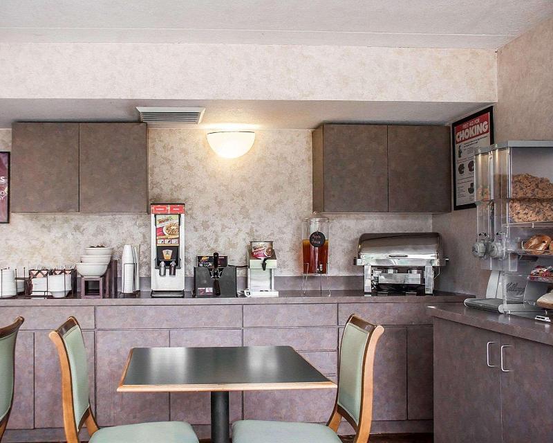 Econo Lodge Elmira-Corning image