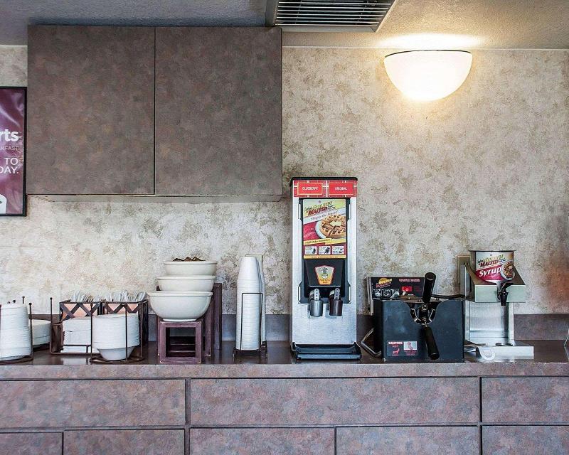 Econo Lodge Elmira-Corning image