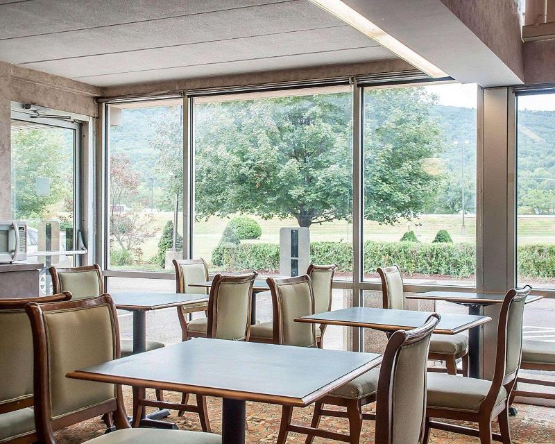 Econo Lodge Elmira-Corning image