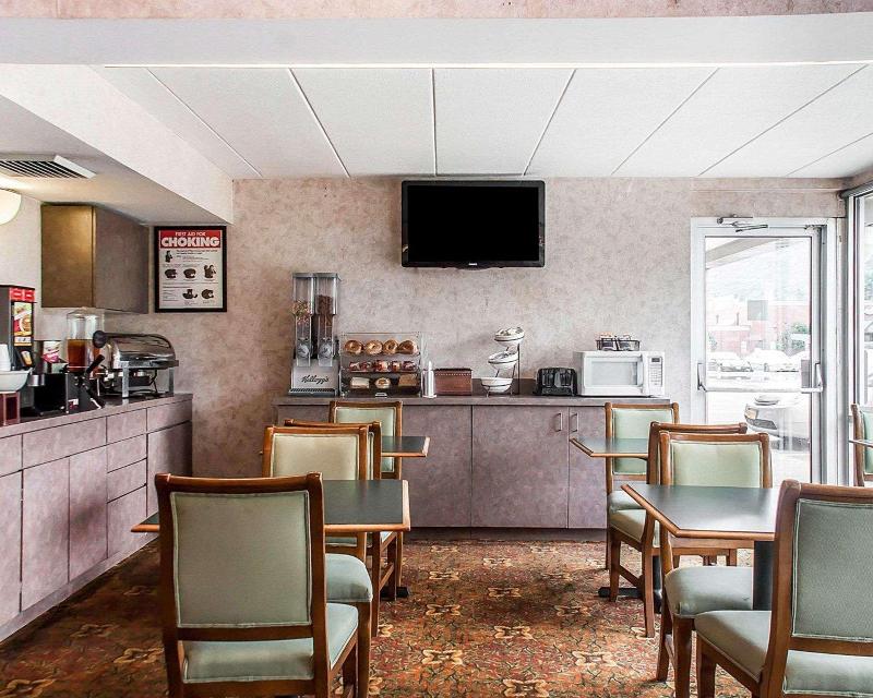 Econo Lodge Elmira-Corning image