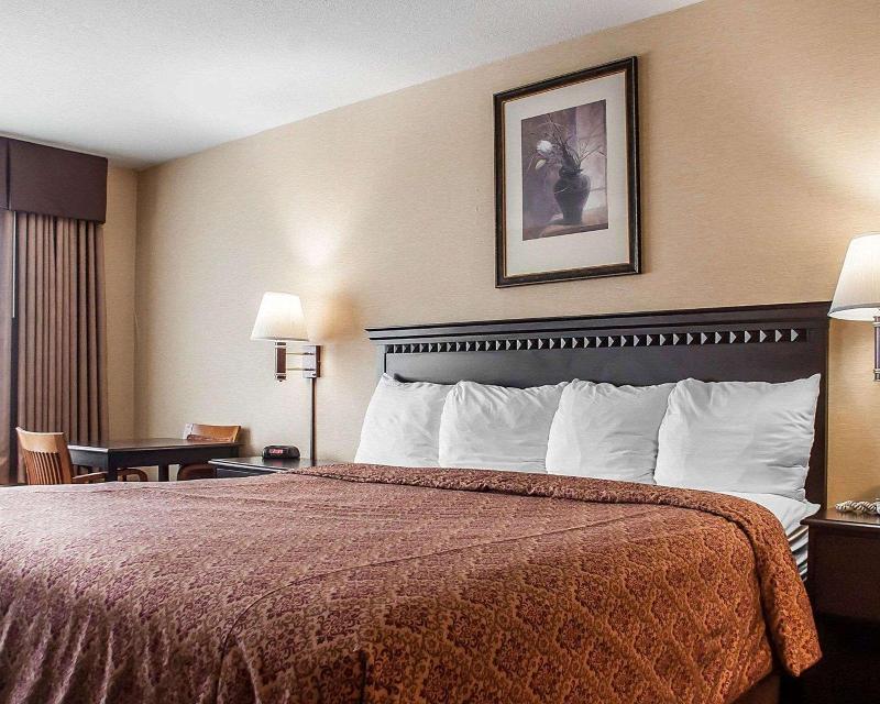 Econo Lodge Elmira-Corning image