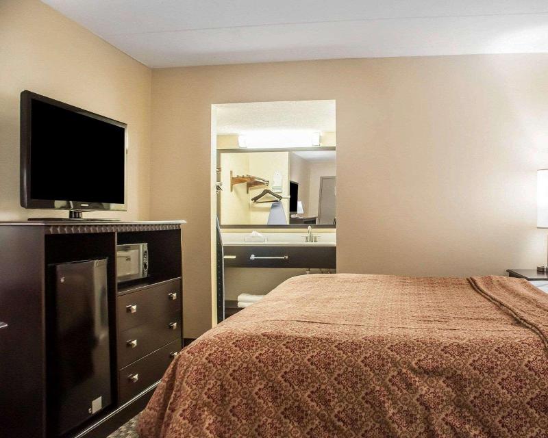 Econo Lodge Elmira-Corning image