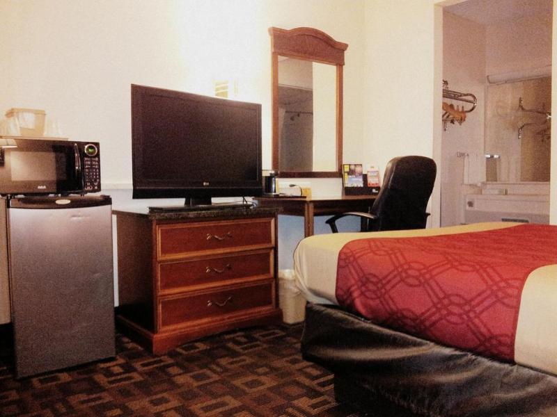 Econo Lodge Bellmawr Area image