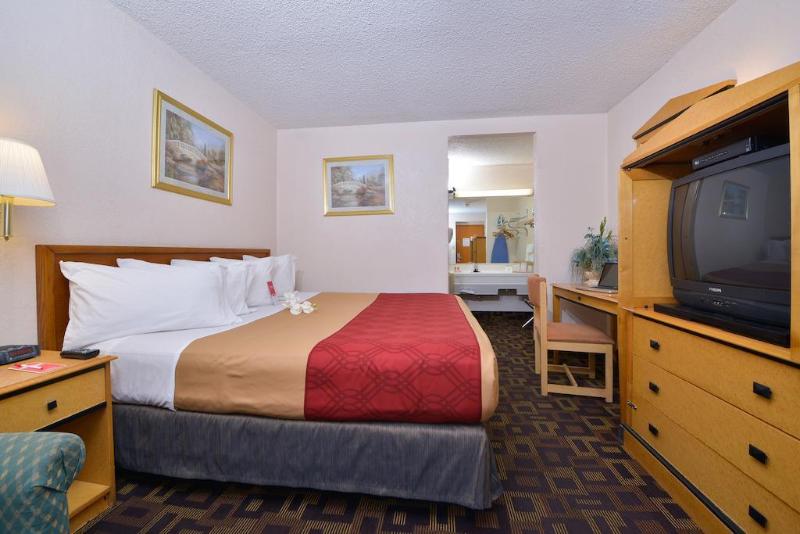 Econo Lodge Bellmawr Area image