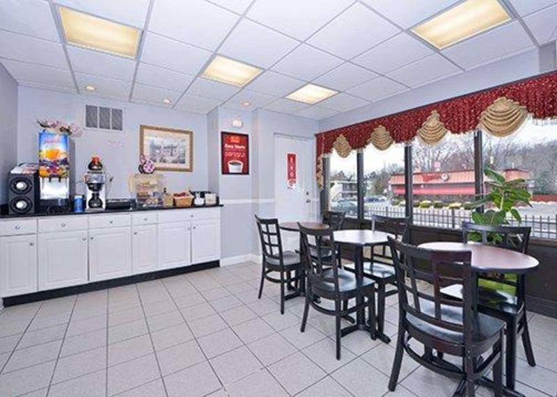 Econo Lodge Bellmawr Area image