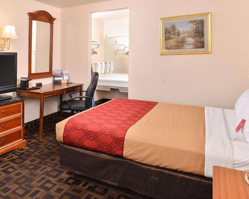 Econo Lodge Bellmawr Area image