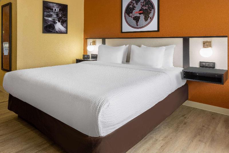 Ramada By Wyndham Rome/Verona image