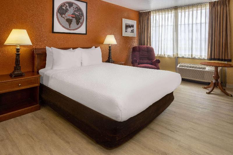 Ramada By Wyndham Rome/Verona image