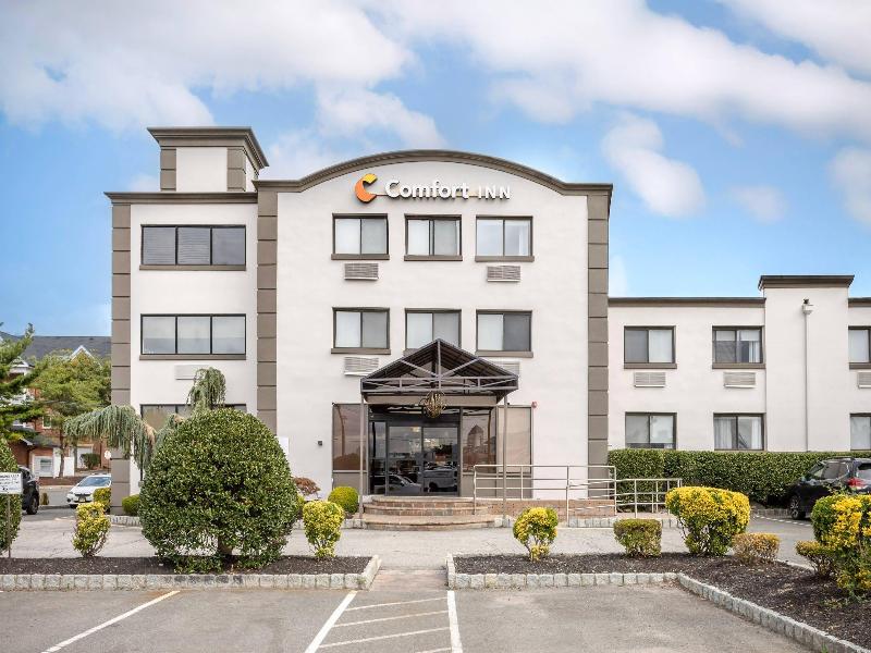 Comfort Inn Edgewater on Hudson River image