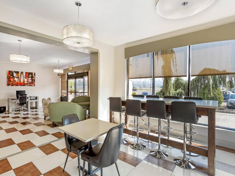 Comfort Inn Edgewater on Hudson River image