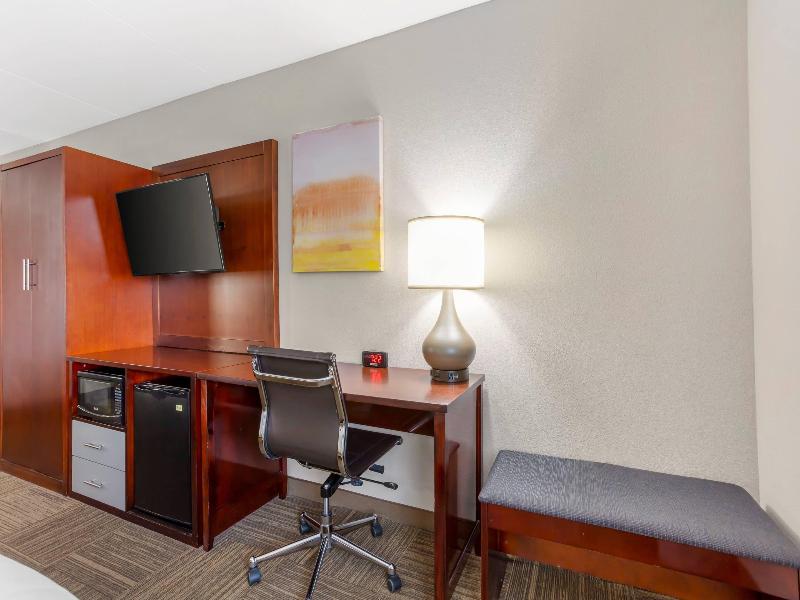 Comfort Inn Edgewater on Hudson River image