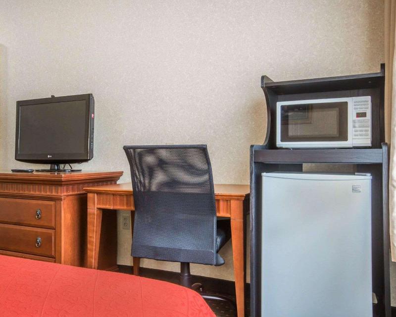 Econo Lodge Glens Falls / Lake George image