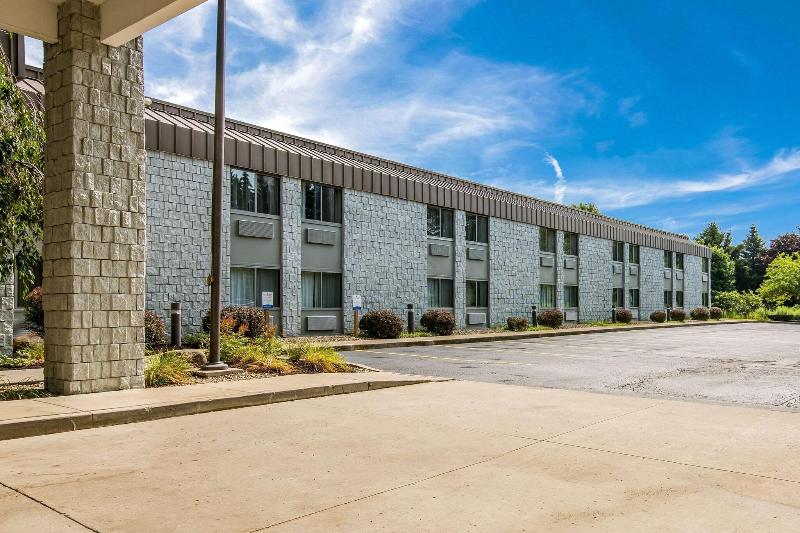 Clarion Pointe Jamestown image