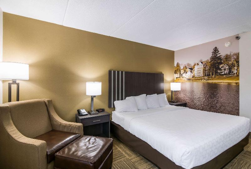 Clarion Pointe Jamestown image