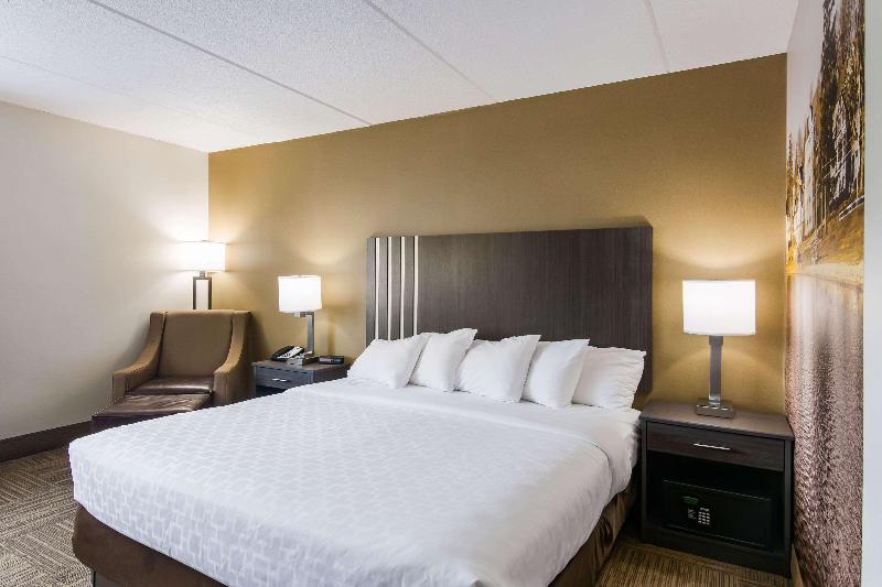 Clarion Pointe Jamestown image