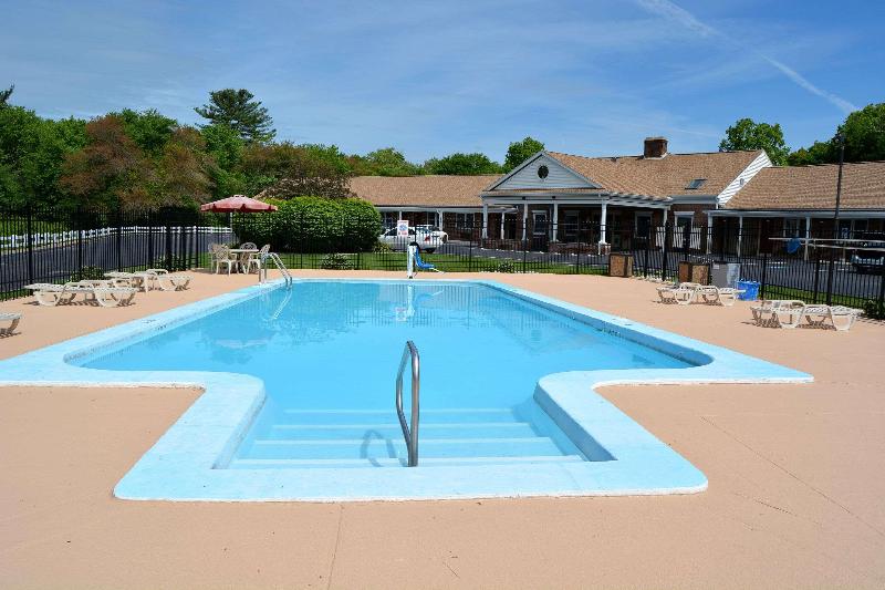 Quality Inn Raynham - Taunton image