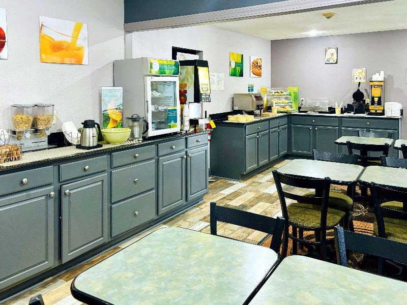 Quality Inn Raynham - Taunton image