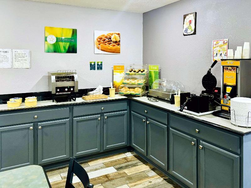 Quality Inn Raynham - Taunton image