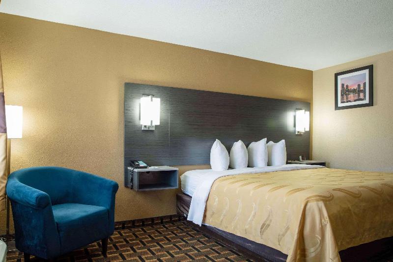 Quality Inn Raynham - Taunton image