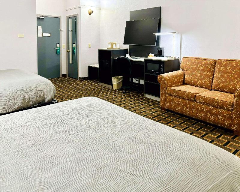 Quality Inn Raynham - Taunton image