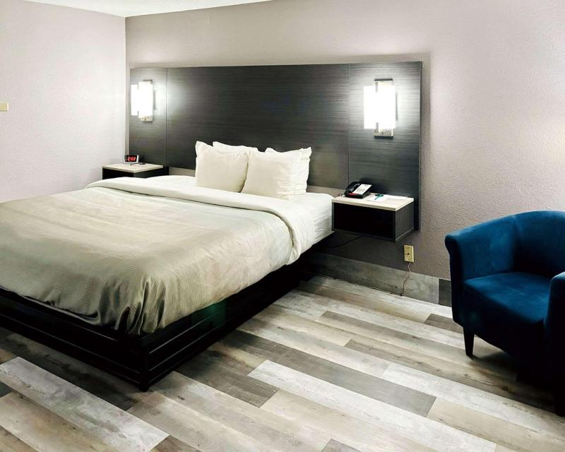 Quality Inn Raynham - Taunton image