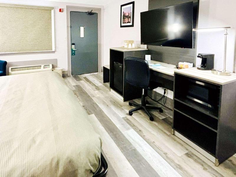Quality Inn Raynham - Taunton image