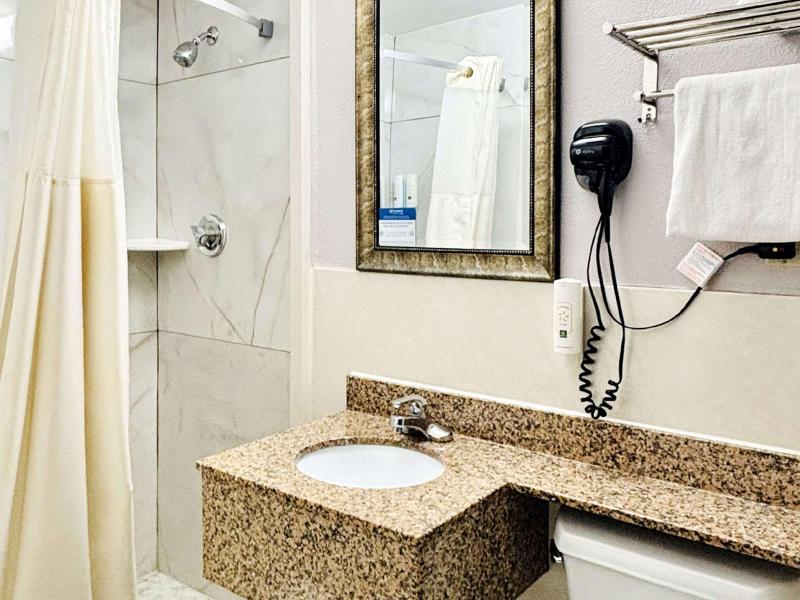 Quality Inn Raynham - Taunton image