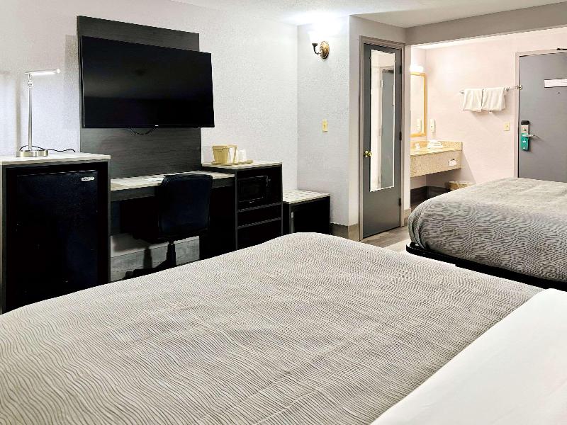 Quality Inn Raynham - Taunton image