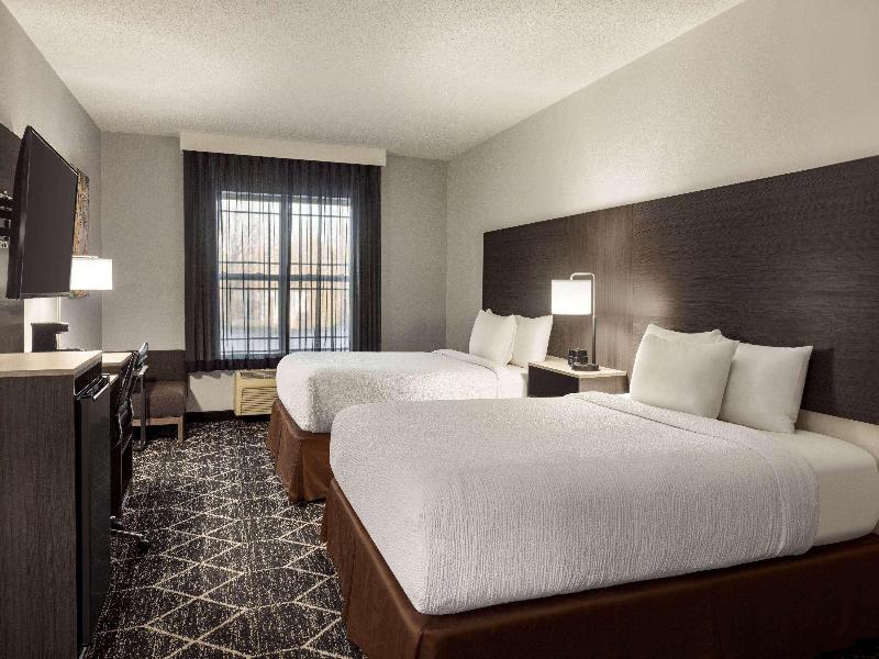 La Quinta Inn & Suites By Wyndham Lake George image