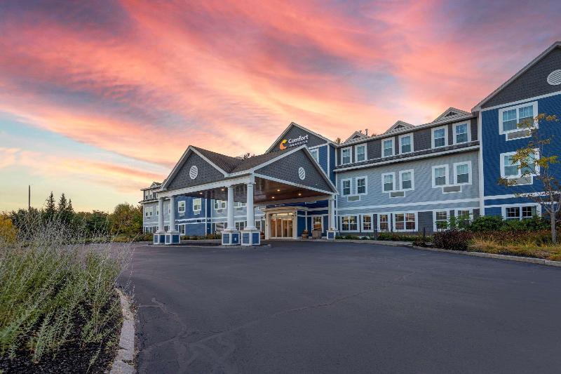 Comfort Inn & Suites Wilton Area image