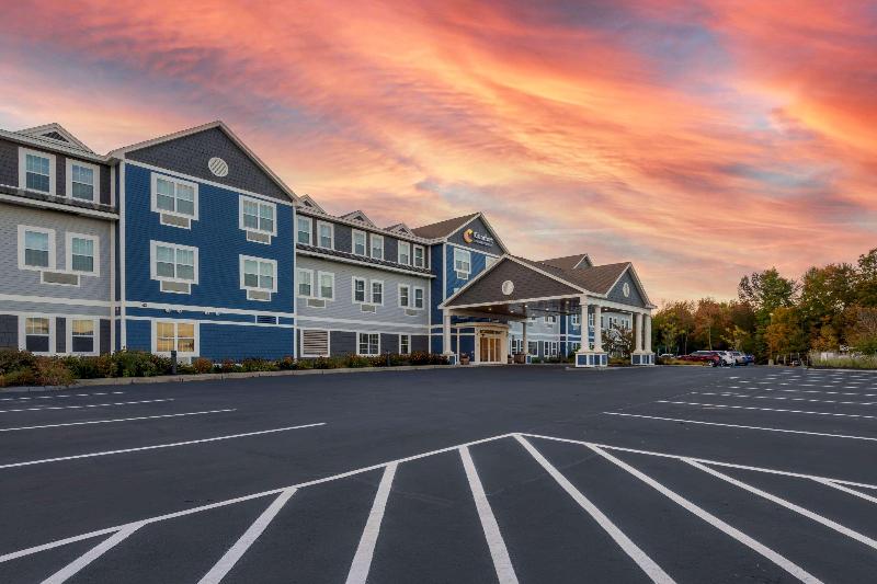 Comfort Inn & Suites Wilton Area image