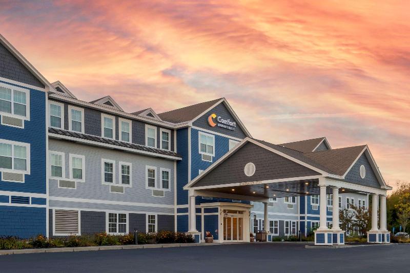 Comfort Inn & Suites Wilton Area image