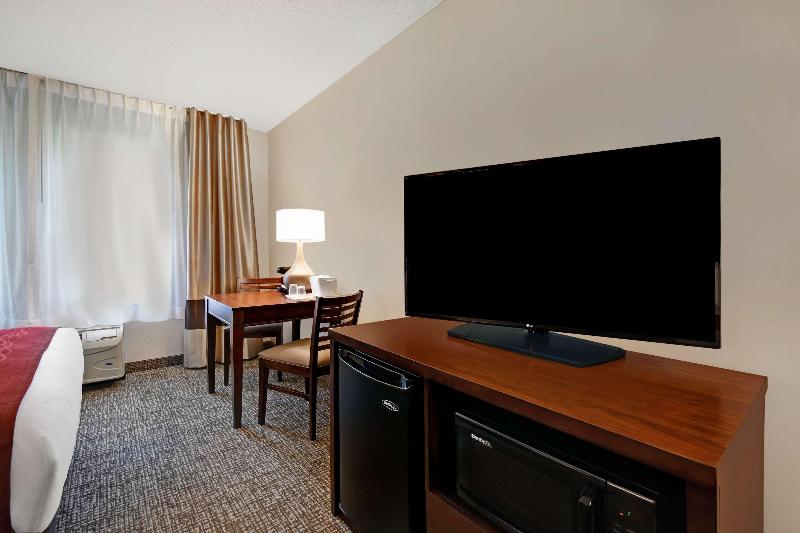 Comfort Inn & Suites Wilton Area image