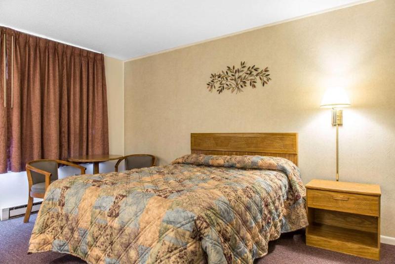 Rodeway Inn Waterford - New London image