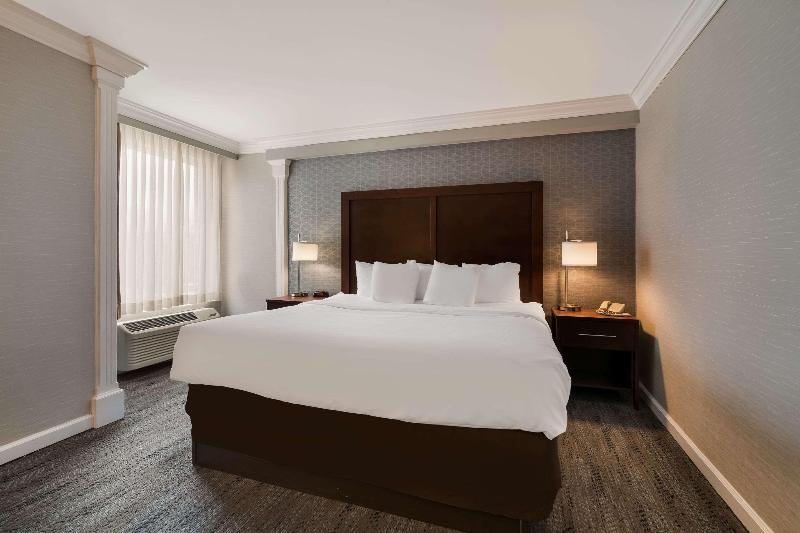 Comfort Inn & Suites Plattsburgh - Morrisonville image