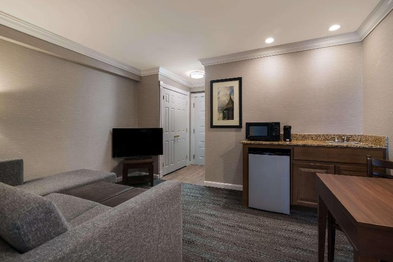 Comfort Inn & Suites Plattsburgh - Morrisonville image