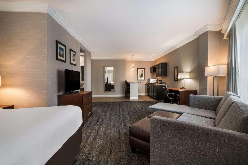 Comfort Inn & Suites Plattsburgh - Morrisonville image
