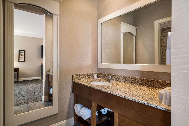 Comfort Inn & Suites Plattsburgh - Morrisonville image