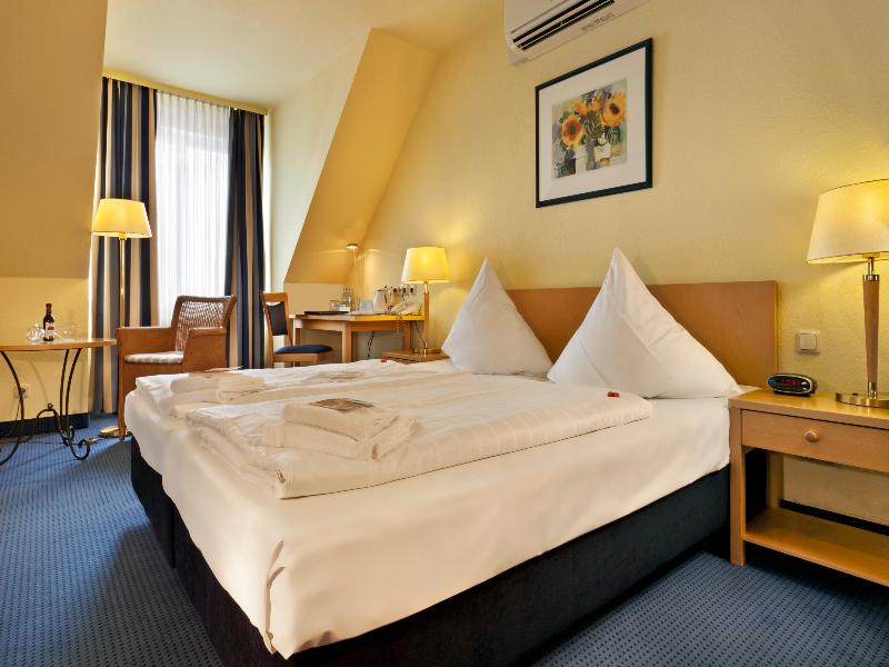 TRYP By Wyndham Luebeck Aquamarin image