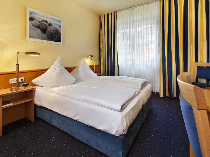 TRYP By Wyndham Luebeck Aquamarin image