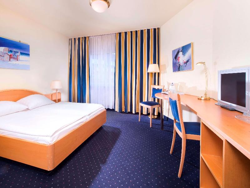 TRYP By Wyndham Luebeck Aquamarin image
