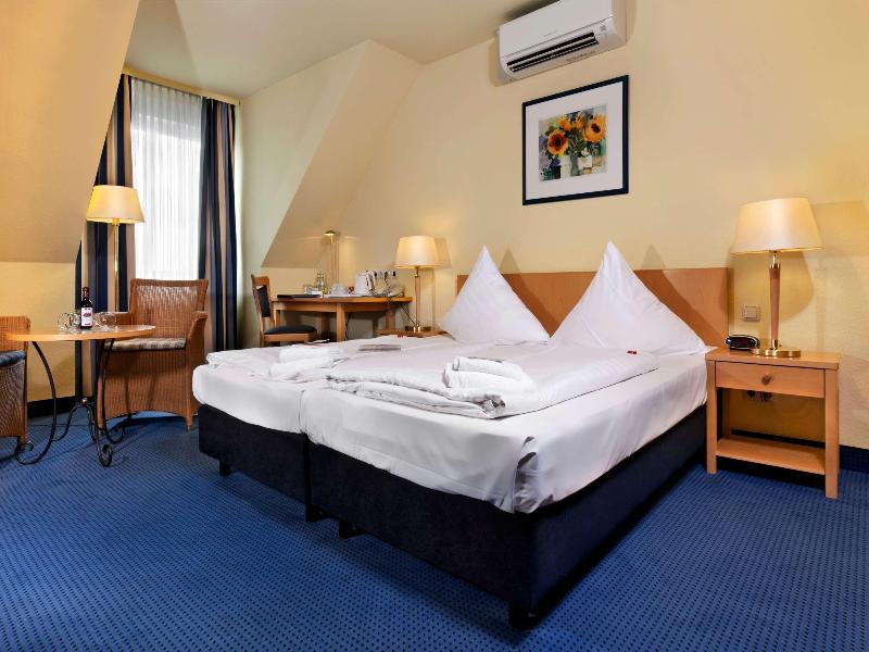 TRYP By Wyndham Luebeck Aquamarin image