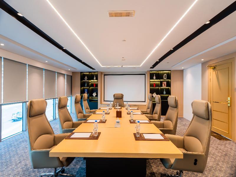 DoubleTree by Hilton Dubai Port Saeed image