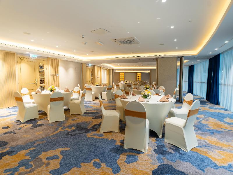DoubleTree by Hilton Dubai Port Saeed image