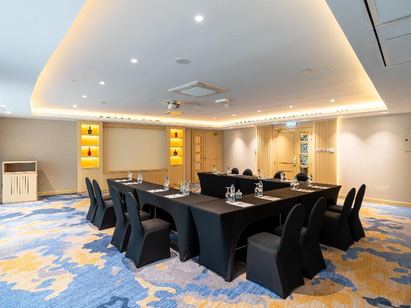 DoubleTree by Hilton Dubai Port Saeed image