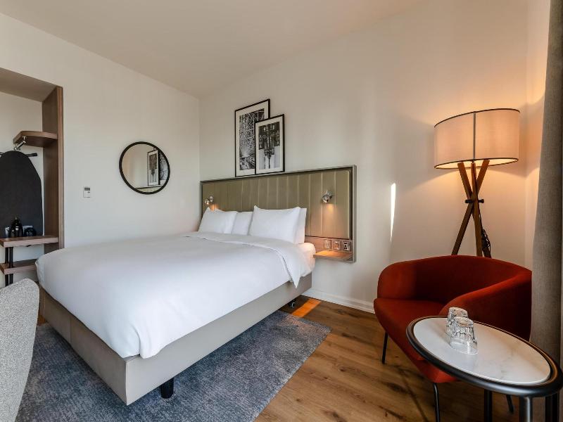 Park Inn by Radisson Manchester City Centre image