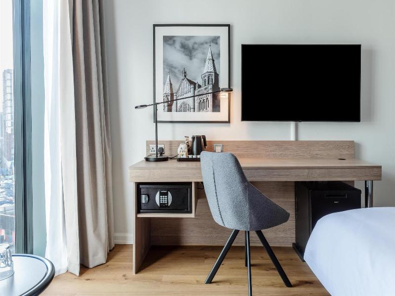 Park Inn by Radisson Manchester City Centre image
