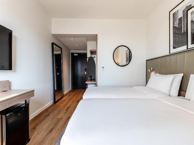 Park Inn by Radisson Manchester City Centre image