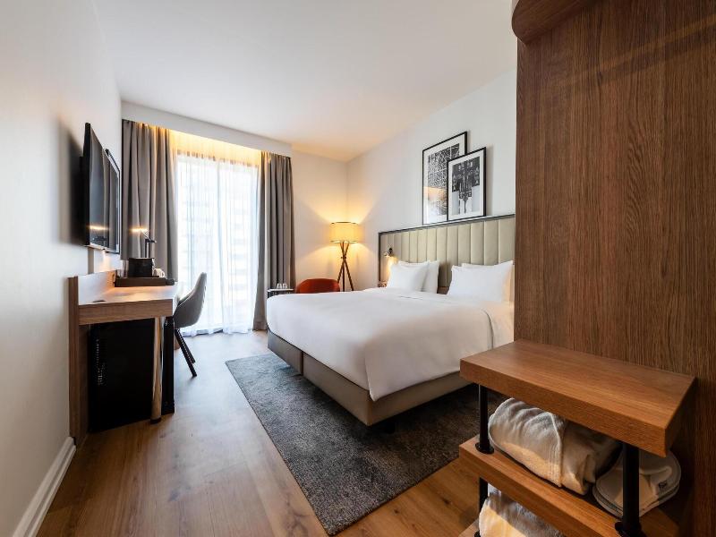 Park Inn by Radisson Manchester City Centre image